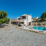 Villa Pefki *