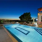 Villa Villa Pefki *