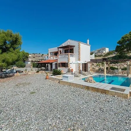 Villa Pefki *